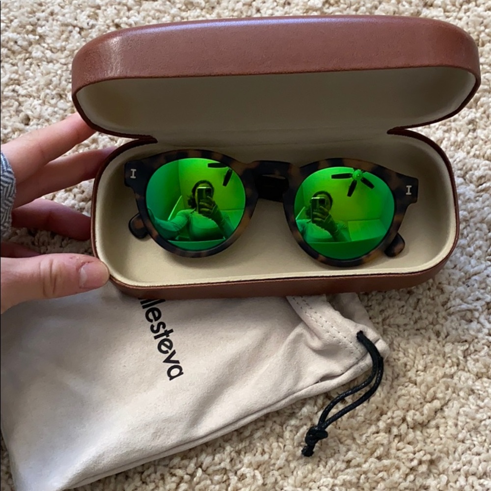 Illesteva shades